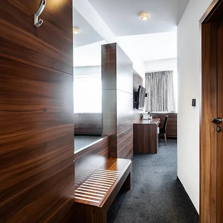 Tempus Club Garni 3* Братислава