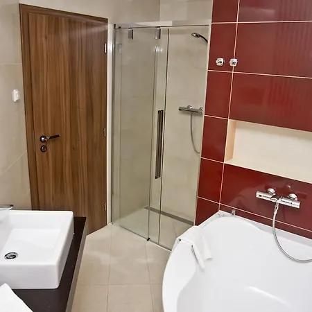 Tempus Club Garni Отель Братислава