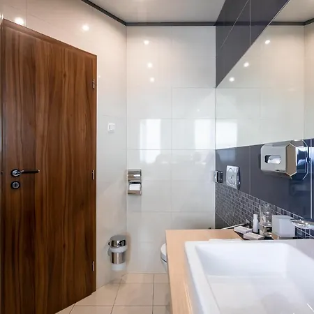 Tempus Club Garni מלון